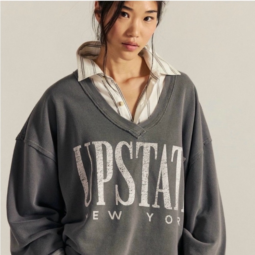 We The Free Venice graphic V-Neck Sweater
Upstate New York NWT